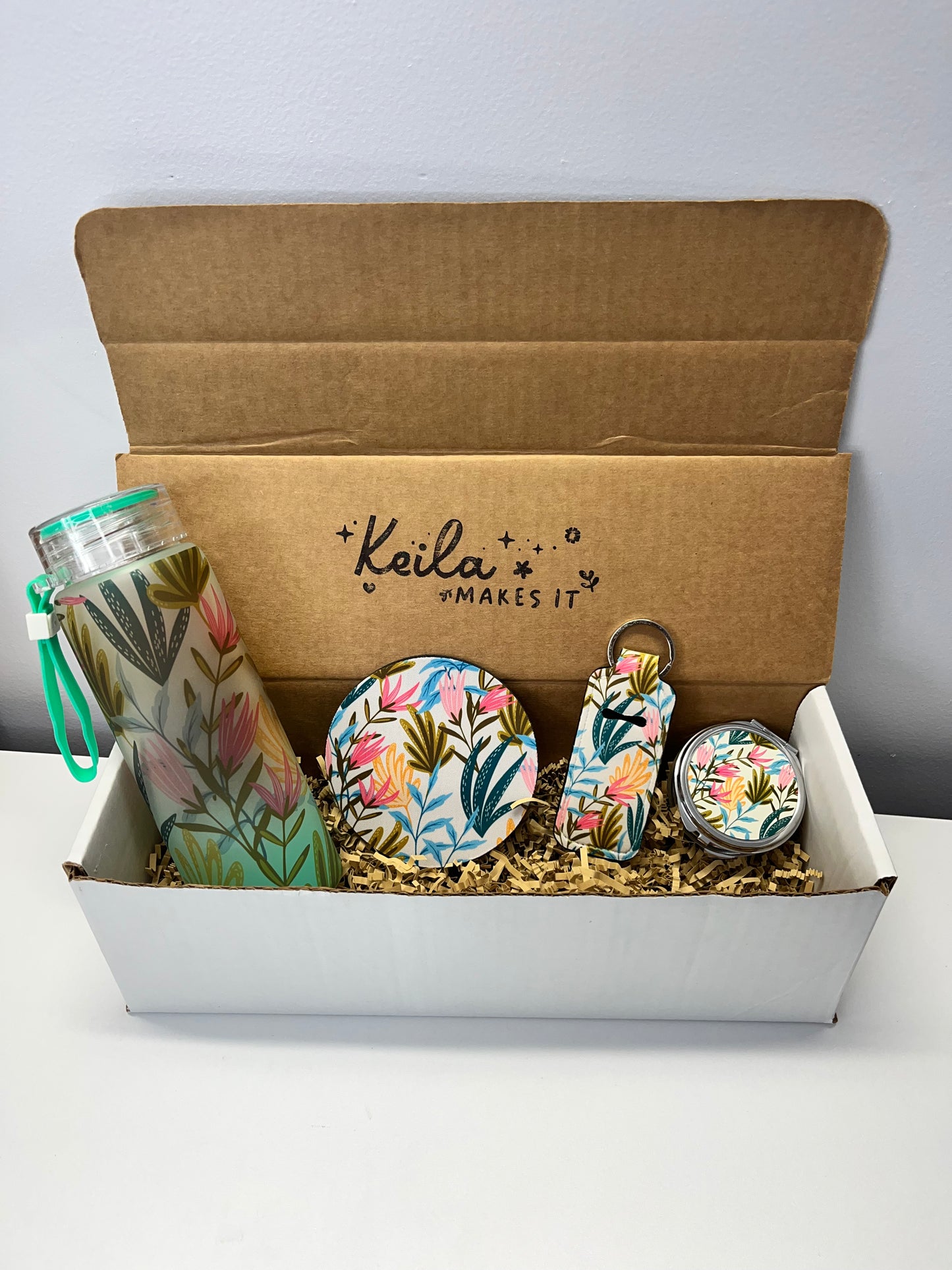 Colorful leaves bundle box