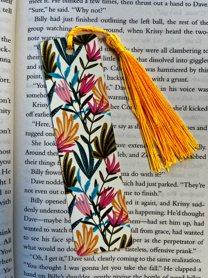 Colorful leaves bookmark - Keila Makes It